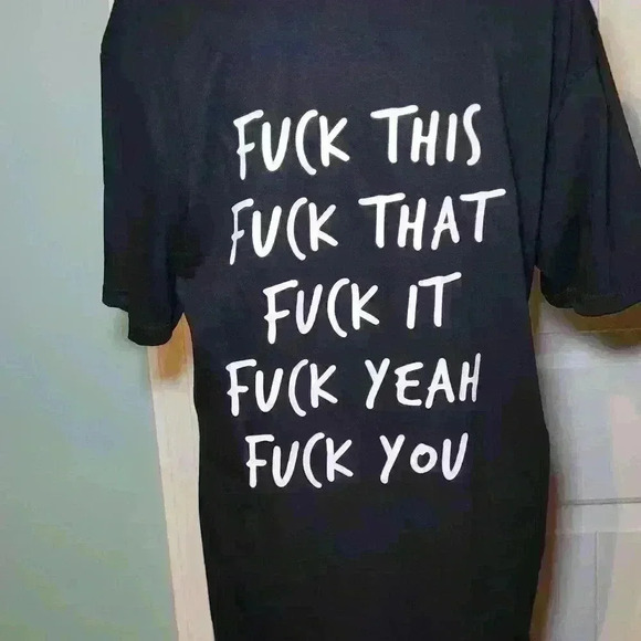 Graphic tee size medium - Picture 2 of 4